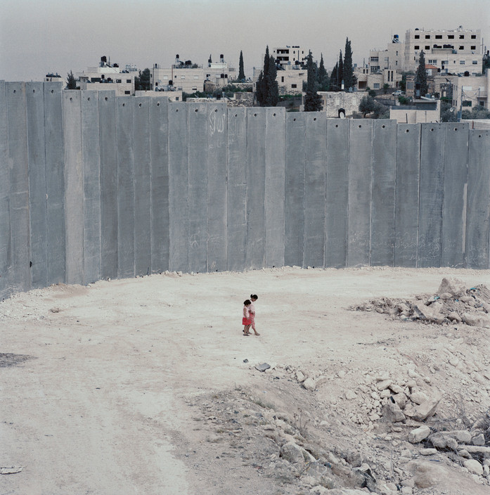 Alessandra Sanguinetti, Separation wall. Abu Dis, Israel. 2004. © Alessandra Sanguinetti | Magnum Photos